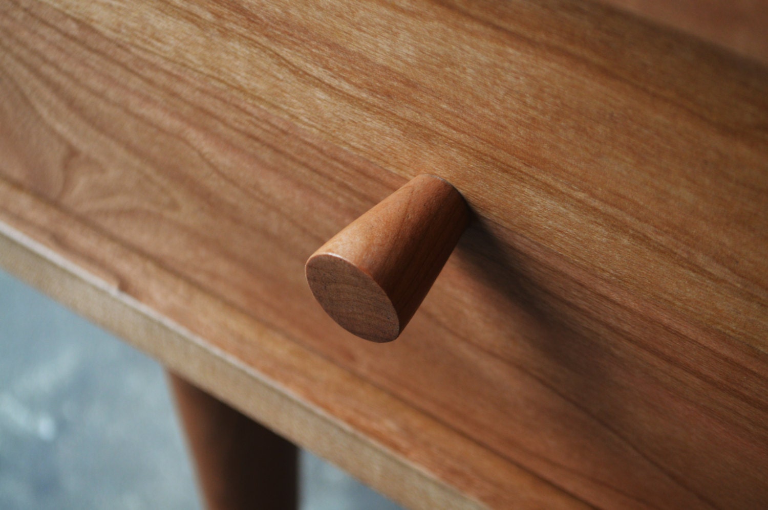 Oxelaand Cherry Coffee Table with Drawers — detail view 3