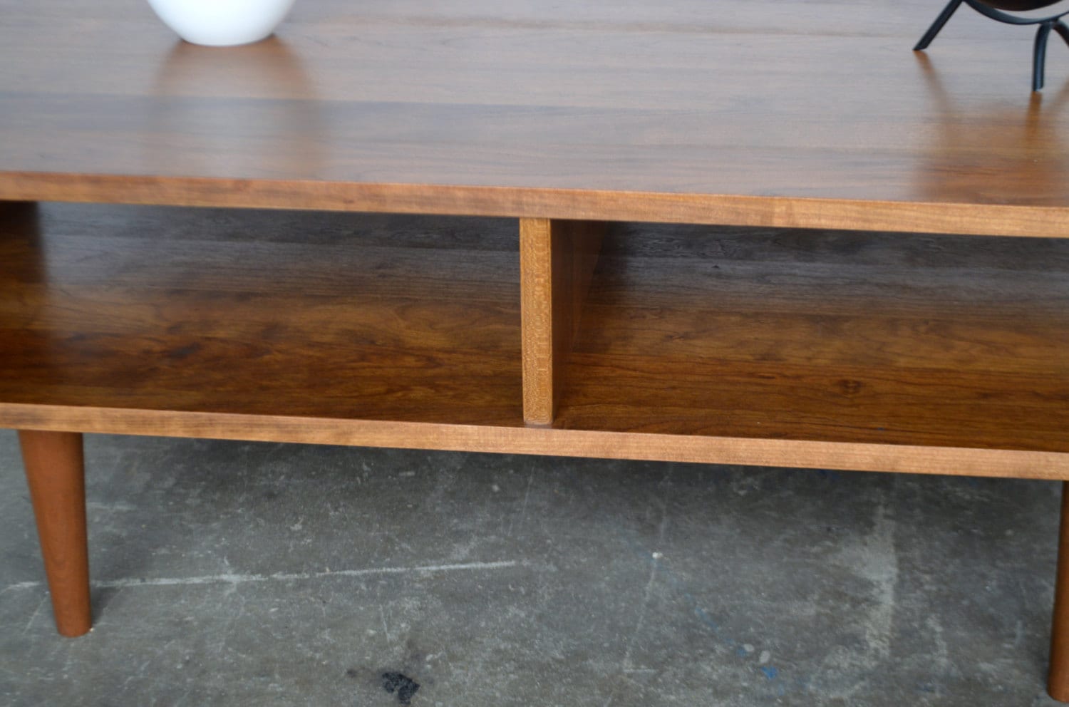 Oxelaand Rounded Cherry Coffee Table — detail view 4